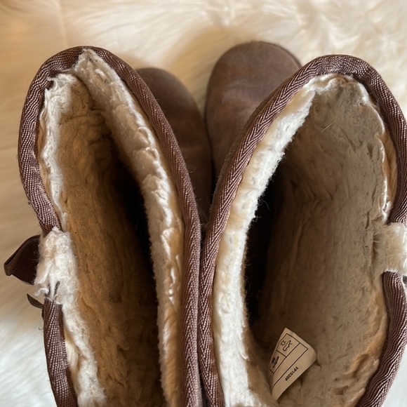 KOOLABURRA by UGG Big Kid Victoria Tall Boot - Picture 9 of 15